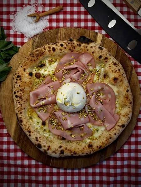 Pizza Mortadella si Burrata 